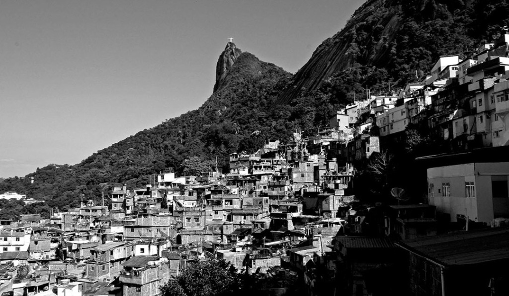 Todo mundo ama a favela, mas ninguém quer morar nela